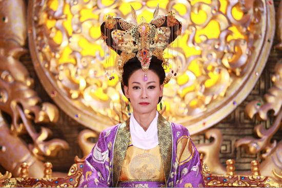 后抑郁险自杀 复出被任达华踢成重伤尊龙凯时app平台她3岁乞讨走红(图4)