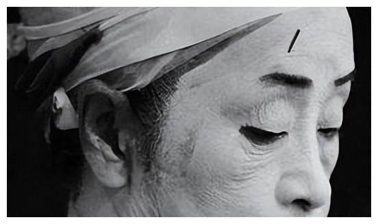 昭著的RAA组织从业女性说：最怕黑人尊龙凯时app平台战后日本成立了臭名(图4)
