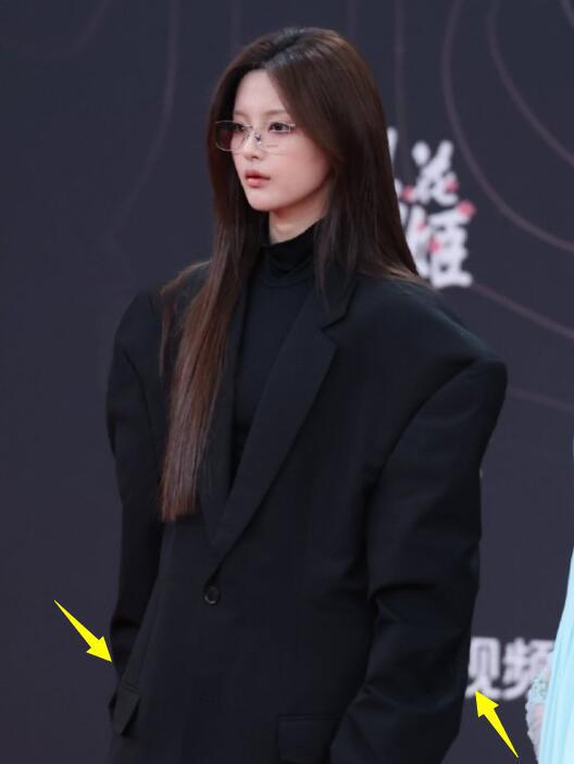胖了赵丽颖疲惫张颂文不受风波影响！凯时尊龙人生星光大赏红毯生图：唐嫣(图7)