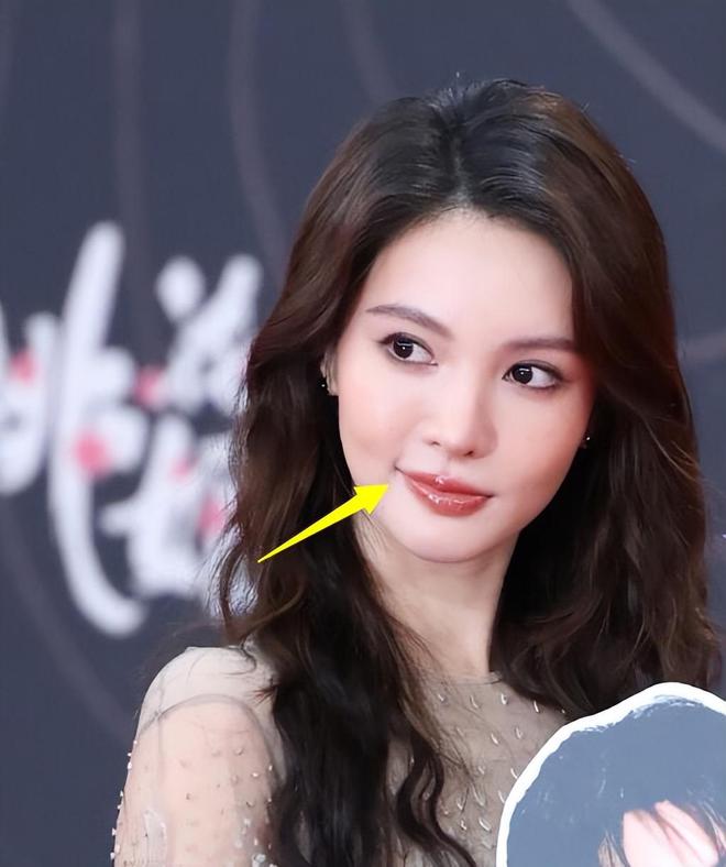 胖了赵丽颖疲惫张颂文不受风波影响！凯时尊龙人生星光大赏红毯生图：唐嫣(图8)