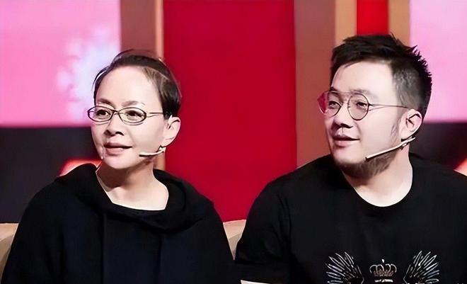 子都姓宋和巴图关系疏远专心培养英如镝尊龙凯时新版APP65岁英达现状俩孙(图18)
