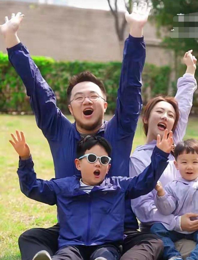 子都姓宋和巴图关系疏远专心培养英如镝尊龙凯时新版APP65岁英达现状俩孙(图21)