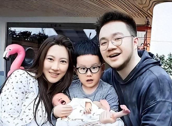 子都姓宋和巴图关系疏远专心培养英如镝尊龙凯时新版APP65岁英达现状俩孙(图6)