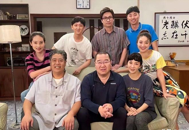 子都姓宋和巴图关系疏远专心培养英如镝尊龙凯时新版APP65岁英达现状俩孙(图19)