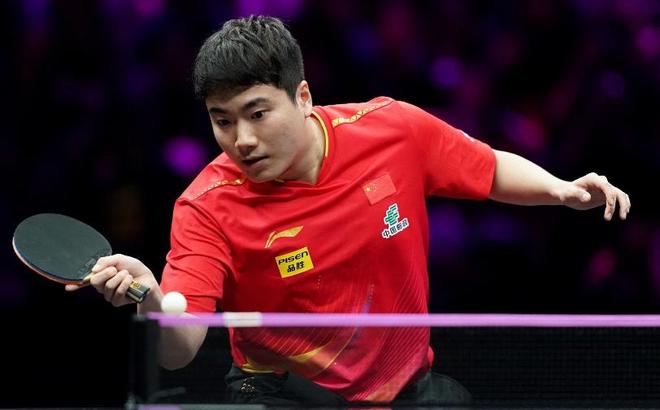 哥！梁靖崑3-1黄镇廷世界杯旗开得胜！尊龙凯时·中国网站对攻大战完胜港队一(图1)