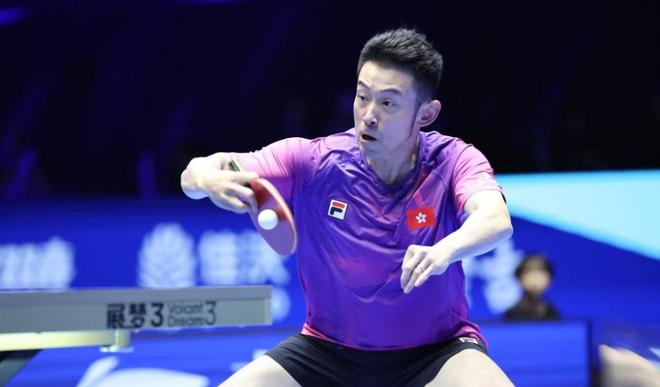 哥！梁靖崑3-1黄镇廷世界杯旗开得胜！尊龙凯时·中国网站对攻大战完胜港队一(图2)